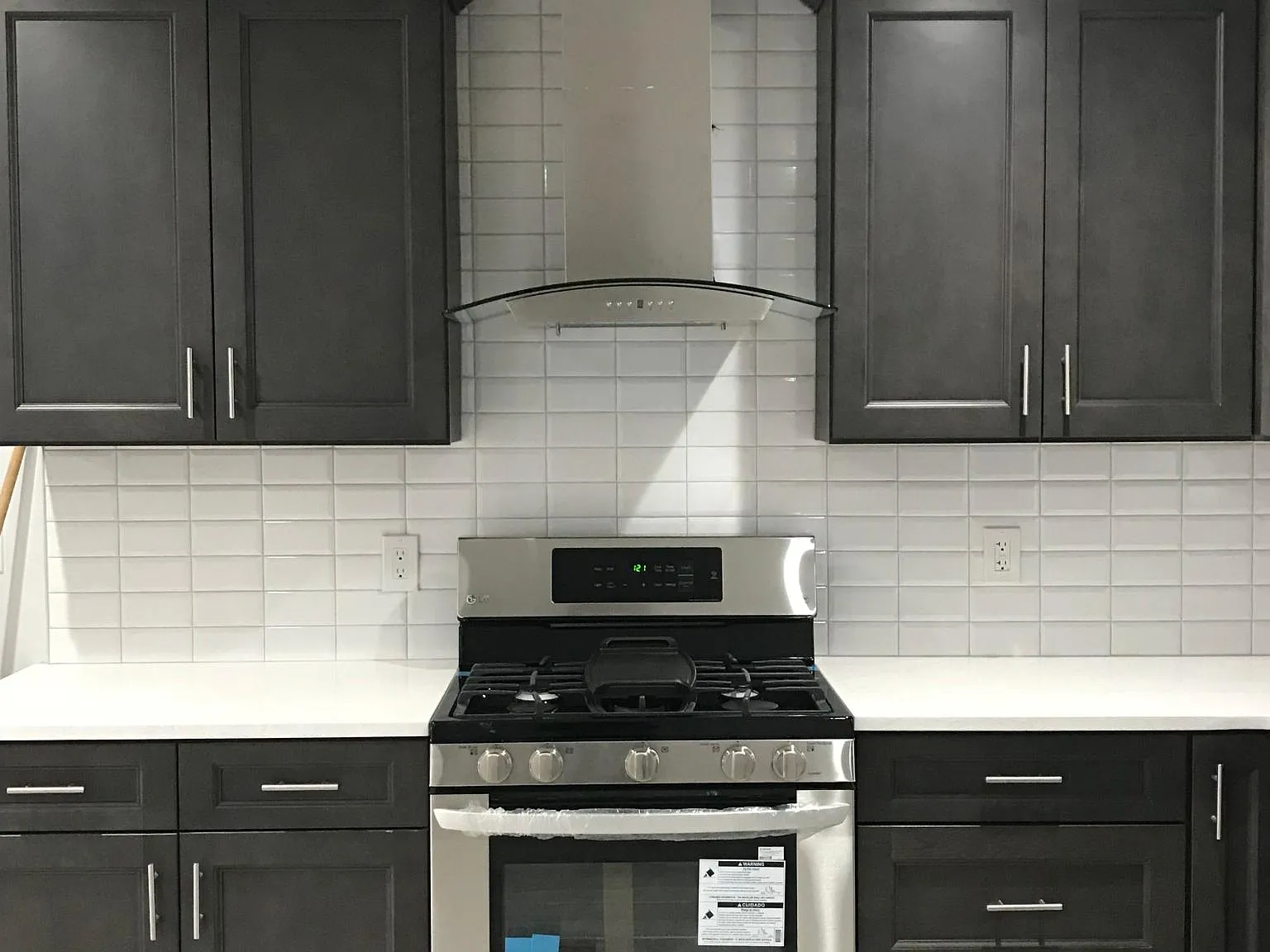 3 bed, 1100 sqft, $3,050 — Photo 3