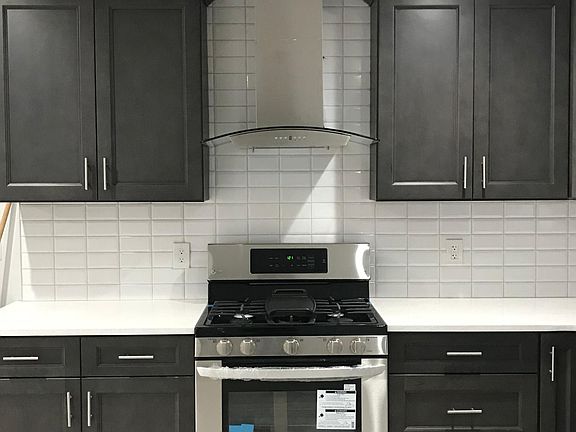 3rd image of 490 Jackson Ave #2
