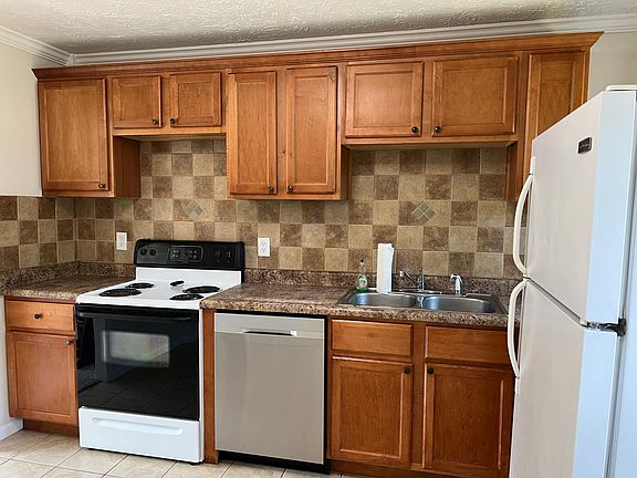3rd image of 915 Shumway Ave