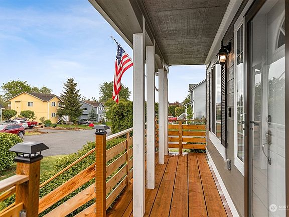 5th image of 13616 69th Avenue Ct E