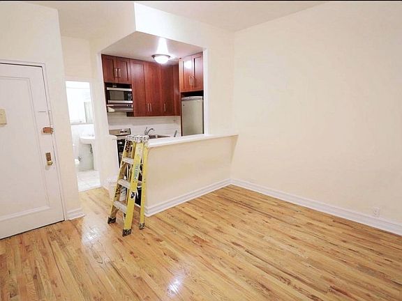 3rd image of 417 W 56th St APT 1B