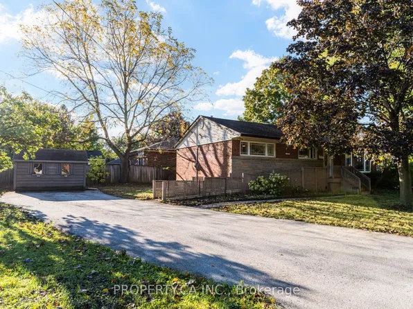 2302 Redfern Rd, Burlington, ON L7R 1X3