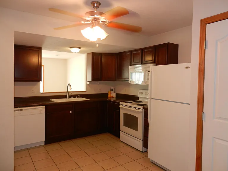 707 Savannah Ave — Photo 5