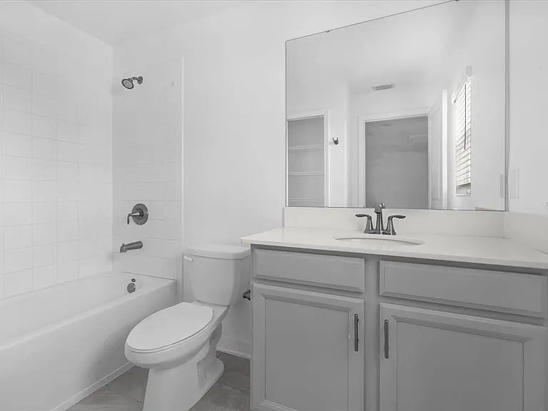 2959 Addison Blvd — Photo 19