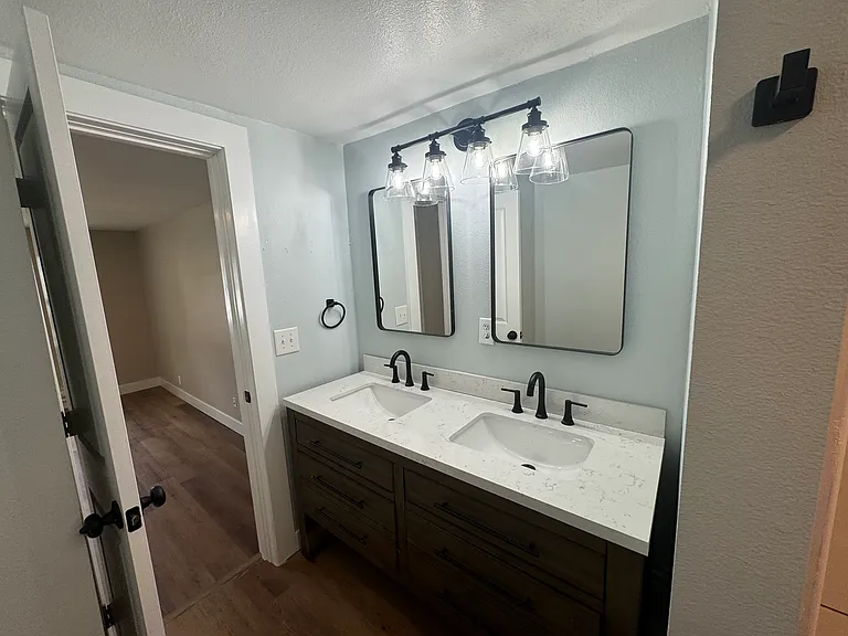 716 Capitol Ave — Photo 9
