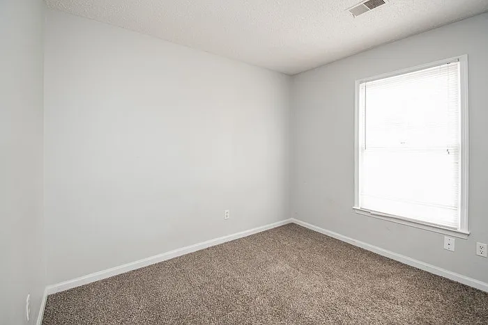 225 Rockingham Rd — Photo 9