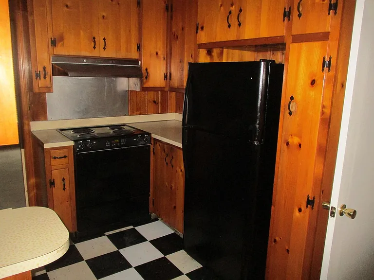 1020 Edgewater Dr — Photo 13