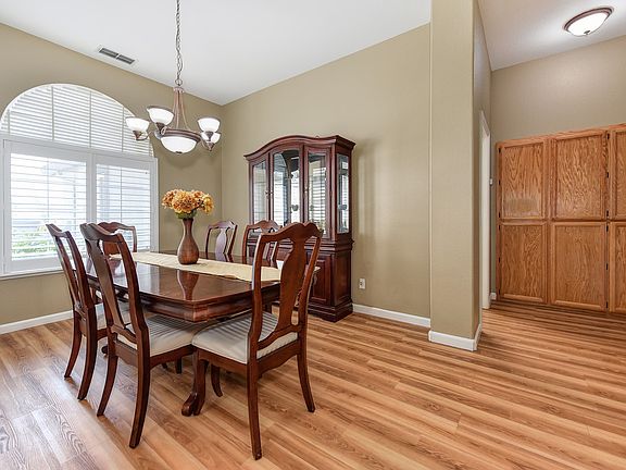 3rd image of 2960 Chateau Montelena Way