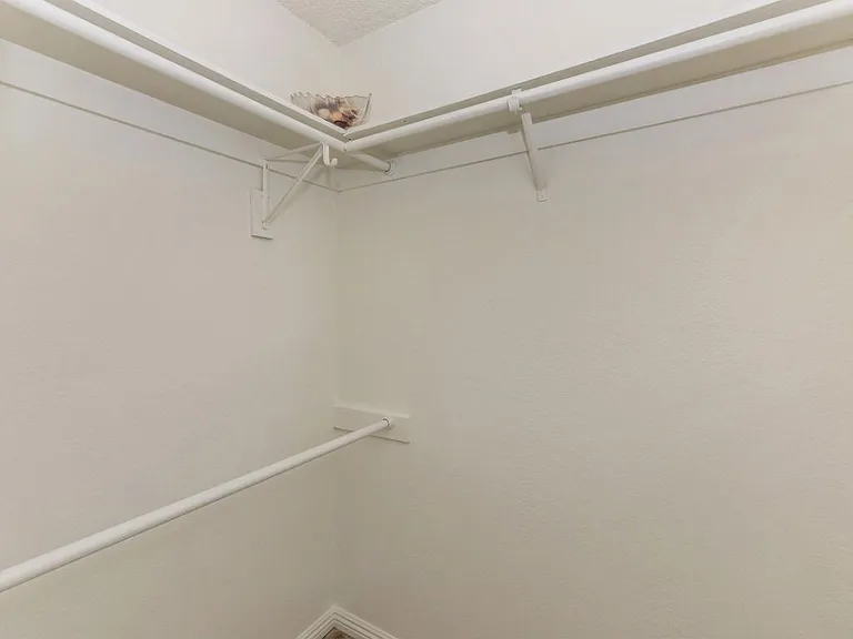 The Newport Apartments — Photo 32