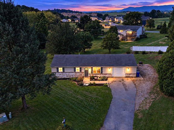 2nd image of 1541 Streamside Dr