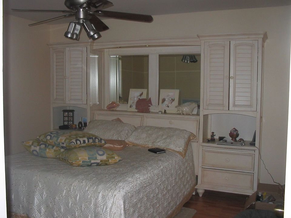 1st image of 1429 NE 6th Pl