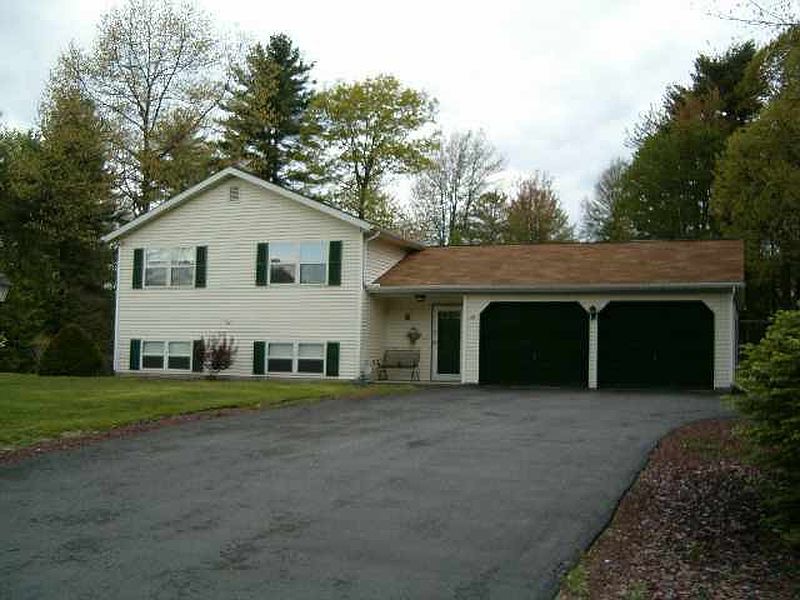 2nd image of 6 PINE HOLLOW Road