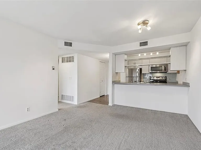 2727 Folsom St #303 — Photo 7