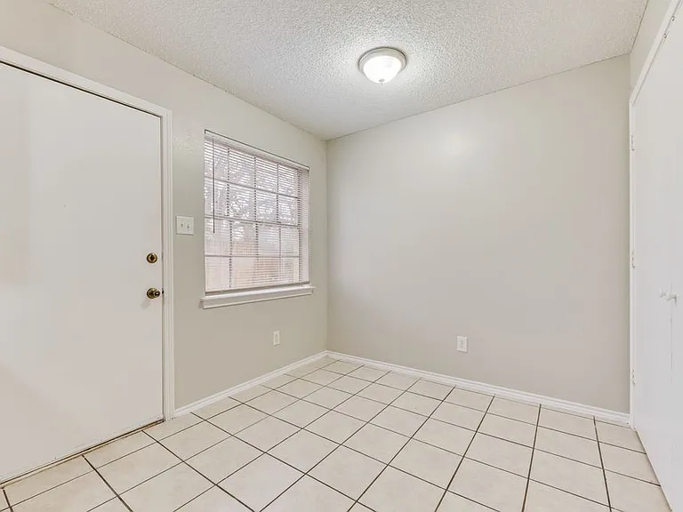 1728 W Sanford St #J — Photo 17