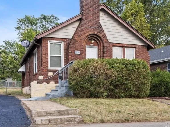 1214 Gruner Pl, Saint Louis, MO 63133
