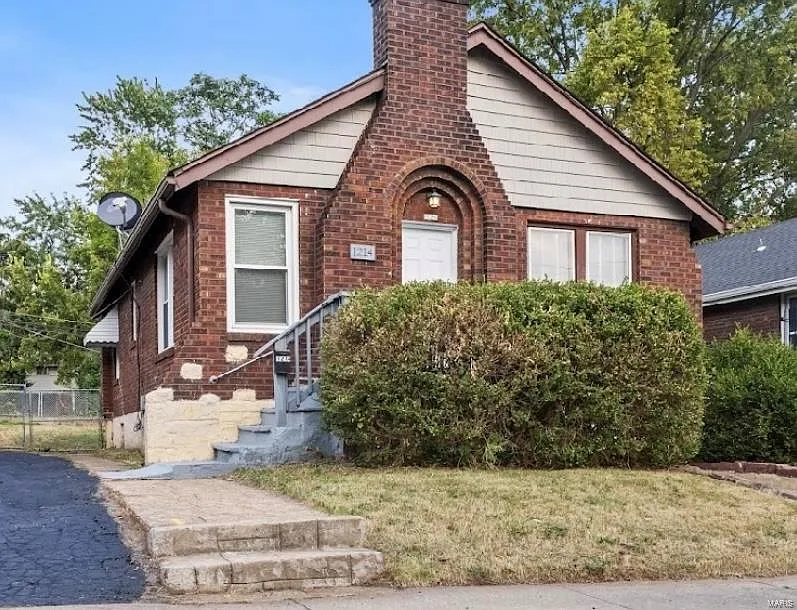 1214 Gruner Pl photo 1