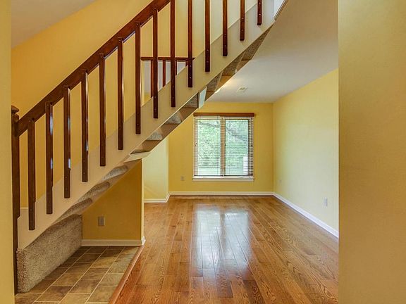 3rd image of 8561 Muirfield Cir