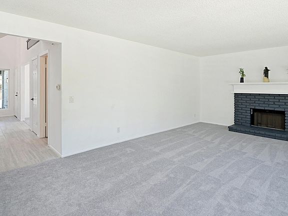 4th image of 2181 Laurelwood Dr