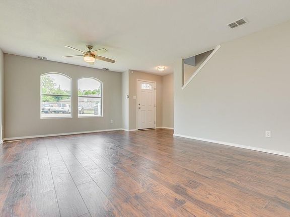 4th image of 2608 Cresthaven Dr