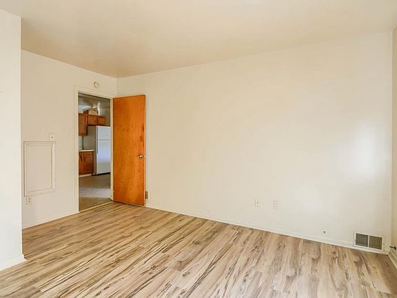 4th image of 1414 N Lynch Ave #2