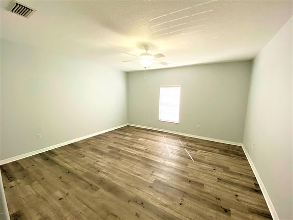 5th image of 121 Majestic Bay Ave