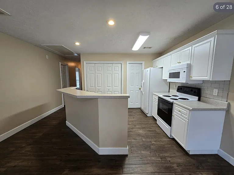 270 Caldwell Cir — Photo 6