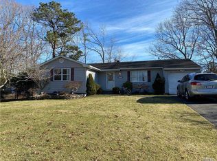 37 Highview Ln, Ridge, NY 11961