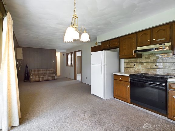 4th image of 415 Medallion Dr