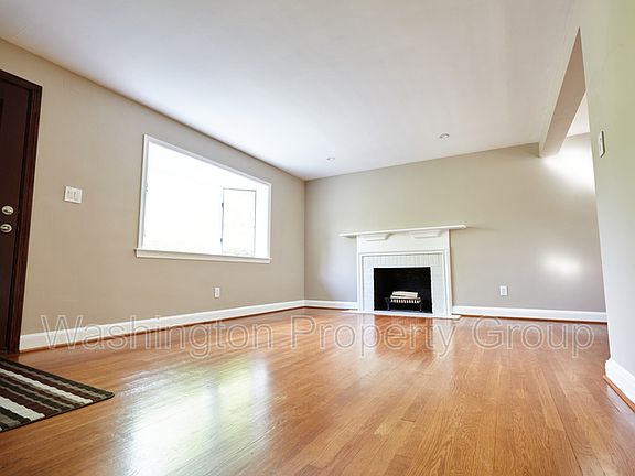 5th image of 3822 Pickett Ct