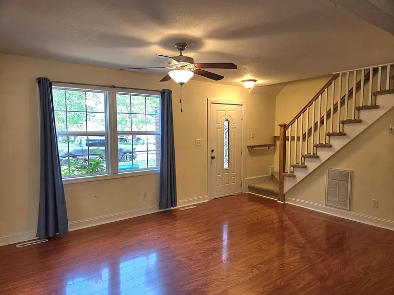 2201 Pershing Ave — Photo 5