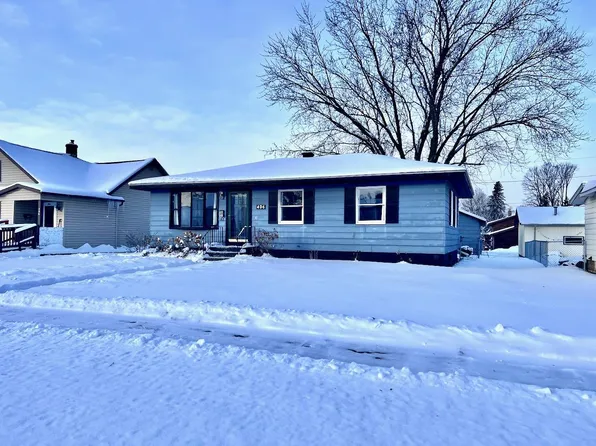 406 11th St NW, Chisholm, MN 55719