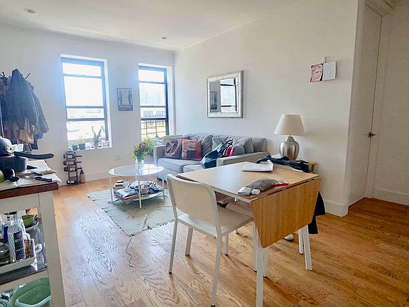 2nd image of 310 12th St APT 15