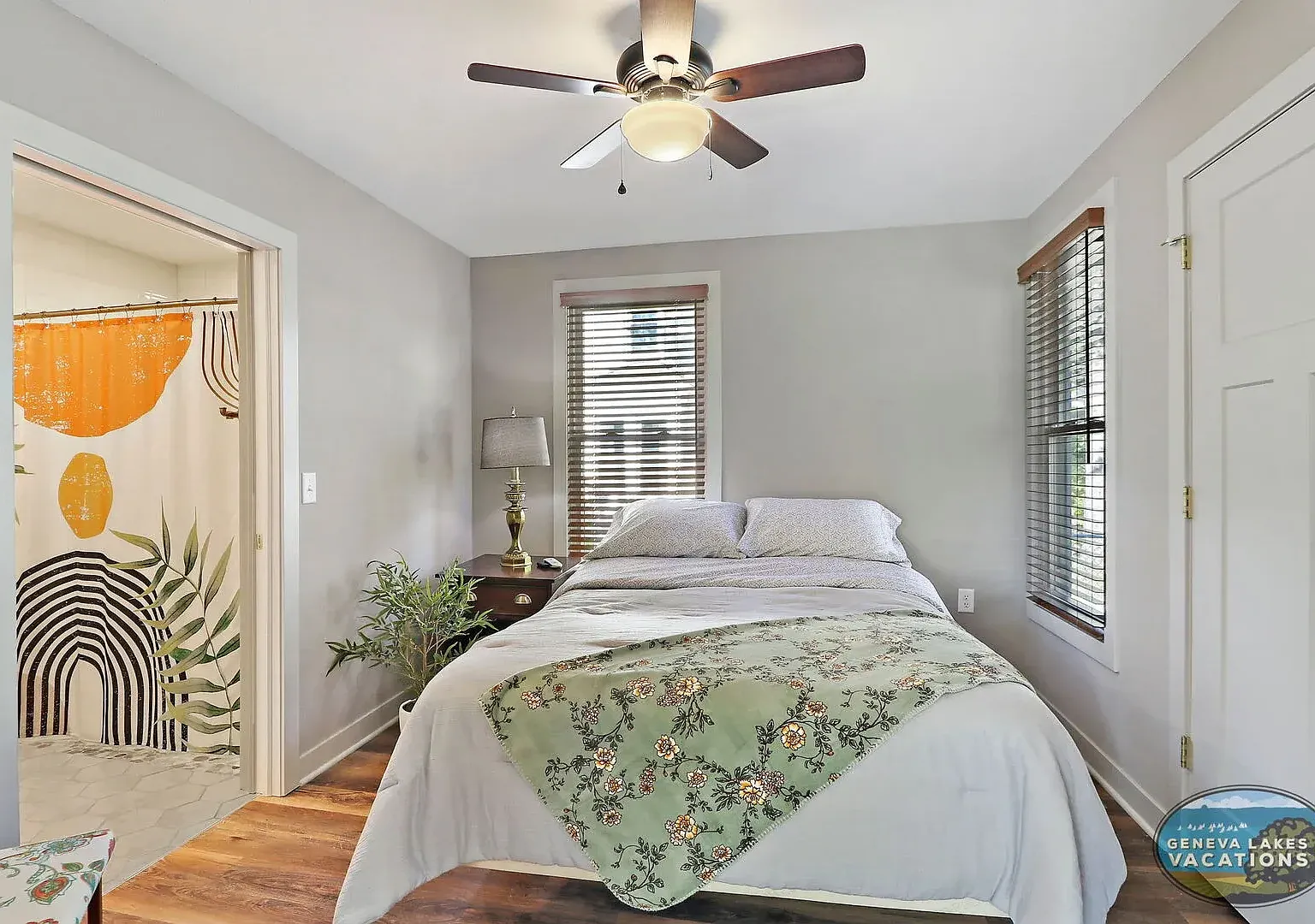 Off Season Monthly Rentals Only - Sage Street Bungalow Your Extended Lake Geneva Retreat — Photo 3