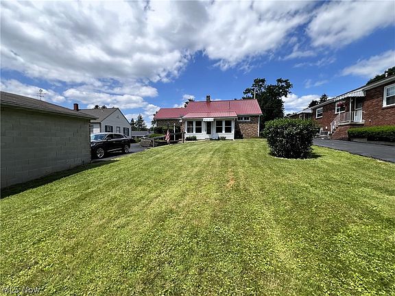 3rd image of 750 Manor Ln