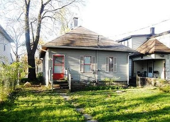 3rd image of 942 W Roache St