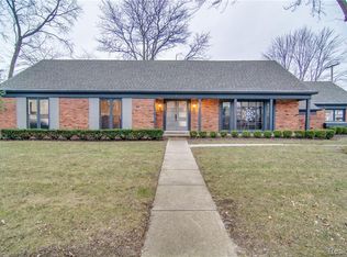 61 N Duval Rd, Grosse Pointe Shores, MI 48236