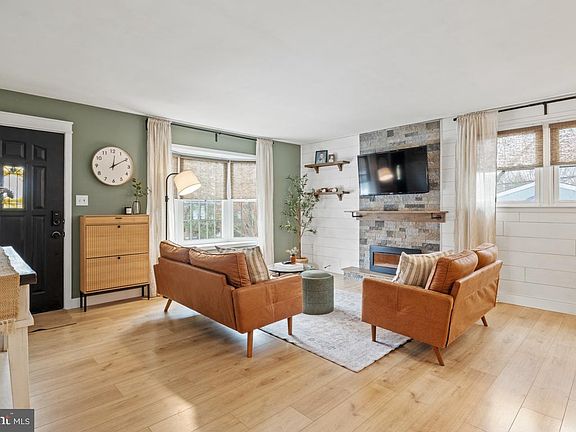 3rd image of 607 S Chubb Dr