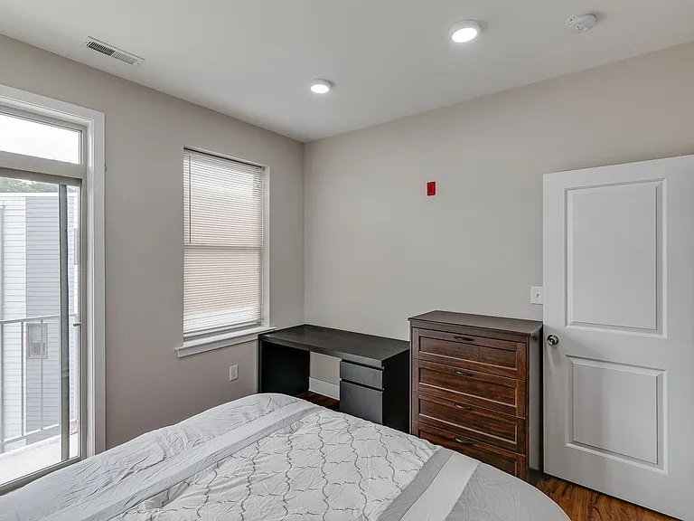 549 Armstrong St #302 — Photo 22