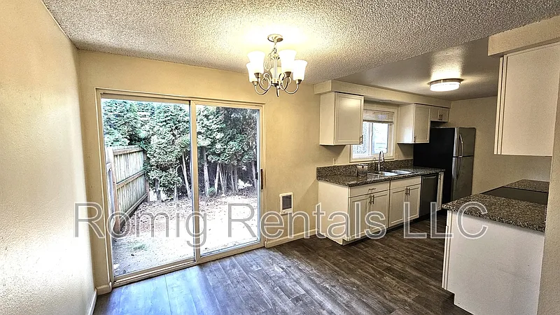 2 bed, 1.0 bath, 874 sqft, $1,595 — Photo 4