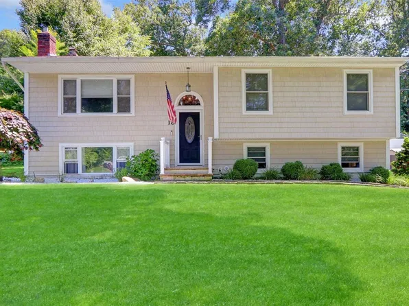 18 Parsonage Road, East Setauket, NY 11733