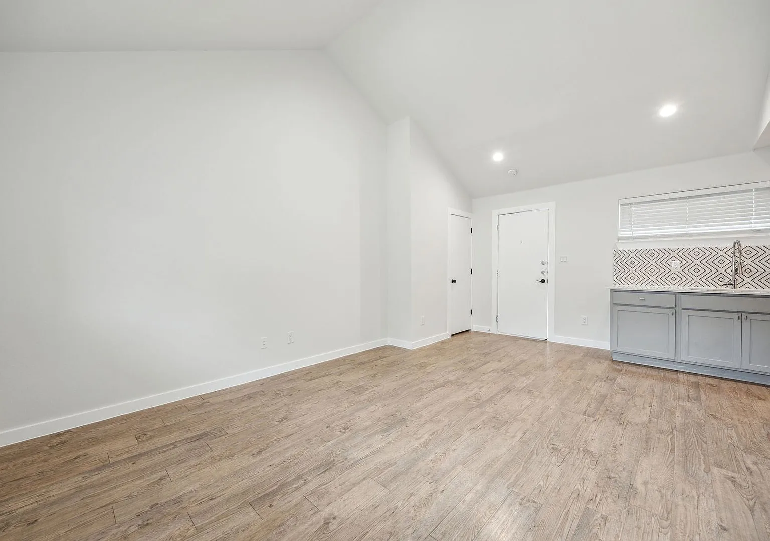 The Republic Apartments — Photo 4