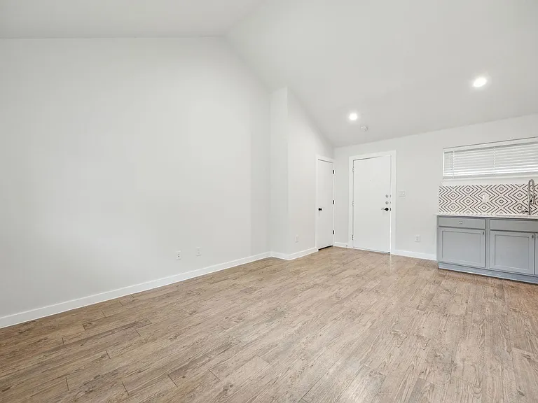 The Republic Apartments — Photo 4