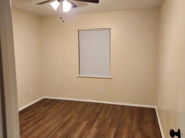 5413 E Shore Dr, Pensacola, FL 32505