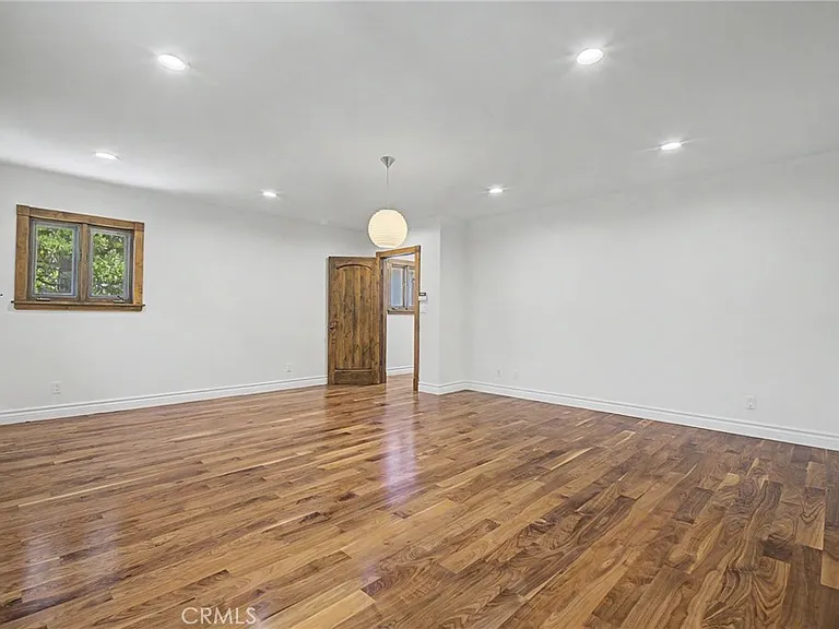 738 N Kenter Ave — Photo 31