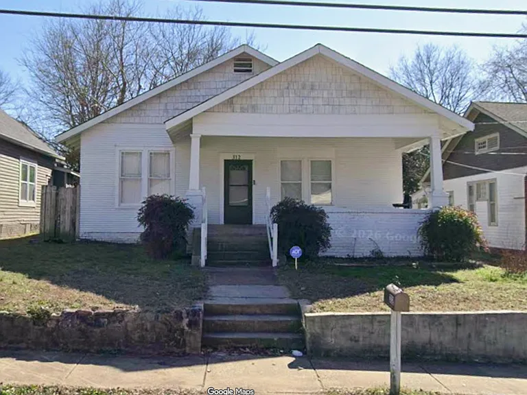 312 W King St — Photo 1