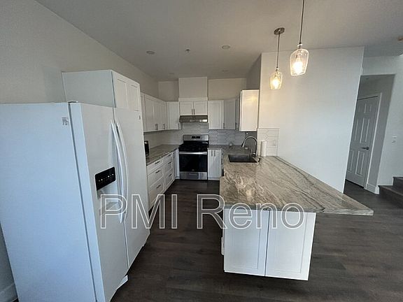 5th image of 3871 Warren Way
