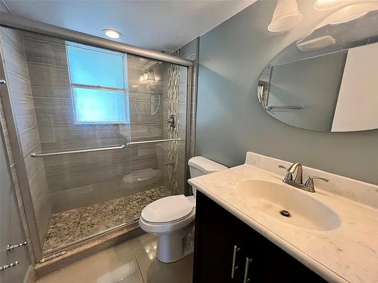 610 SE 2nd Ave #L21 — Photo 7