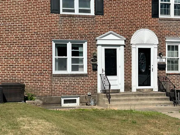 306 Westpark Ln, Clifton Heights, PA 19018