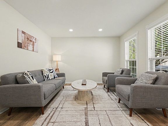 2nd image of 2069 Wedgewood Cir