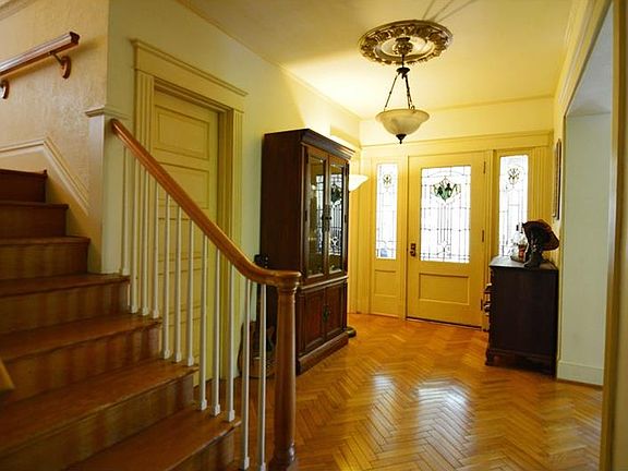4th image of 204 Walnut Ave